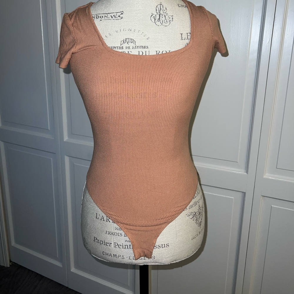 Short sleeve body suit